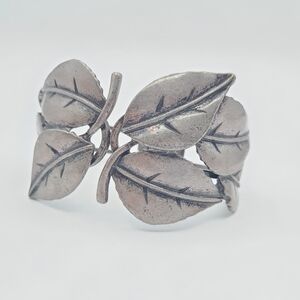 Nature-Inspired Chunky Silver Leaf Cuff Bracelet ☀️ 3/$40